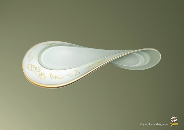 pringlesplate ad campaign 600x424 Pringles Ad Campaign: Shaped Like Nothing Else