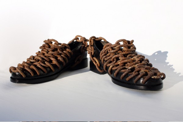 chain-shoes-2-600x400.jpg